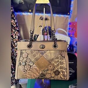 Coach Edie Tea Rose Turn lock bag Suede and Leather in Beige & Brown EUC